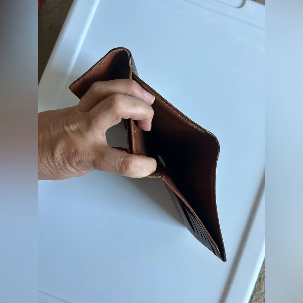 Authentic LV Wallet